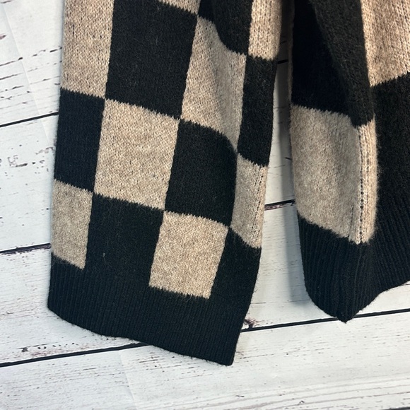 Vince Camuto Black and Tan Checkered Sweater - Picture 5 of 7